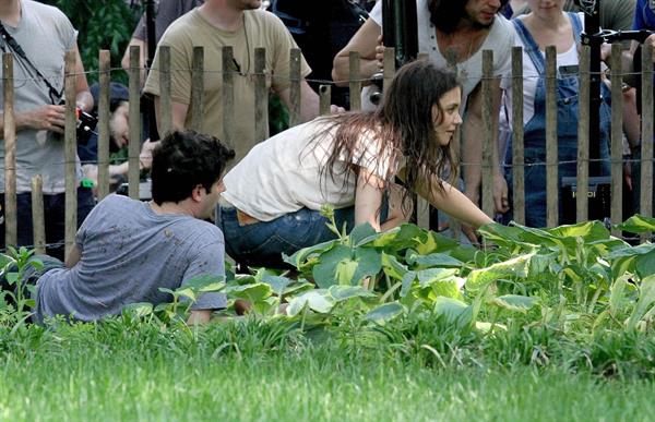 Katie Holmes Films  Mania Days  in Washington Square Park (May 21, 2013) 