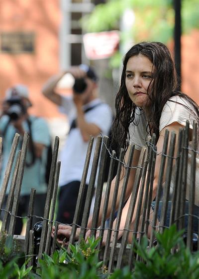 Katie Holmes Films  Mania Days  in Washington Square Park (May 21, 2013) 