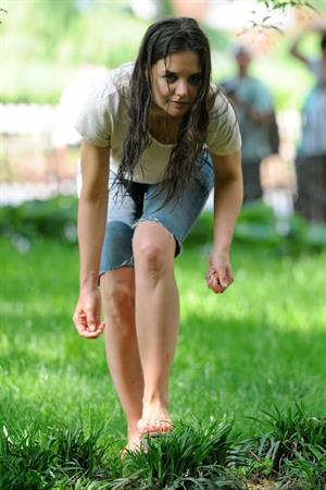 Katie Holmes Pictures Katie Holmes Films  Mania Days  in Washington Square Park (May 21, 2013)