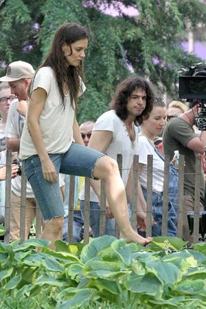 Katie Holmes Pictures Katie Holmes Films  Mania Days  in Washington Square Park (May 21, 2013)
