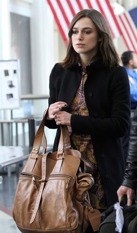 Кира найтли фото папарацци Keira Knightley At LAX Airport - November 10, 2012. Hotness Rating = 8.77/10