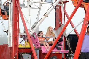 Kelly Ripa - OCRF's 15th annual Super Saturday -- Water Mill, Jul. 28, 2012