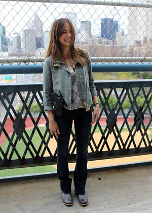 Kristin Kreuk Filming  Beauty & The Beast  in New York City - Sep. 16, 2013 