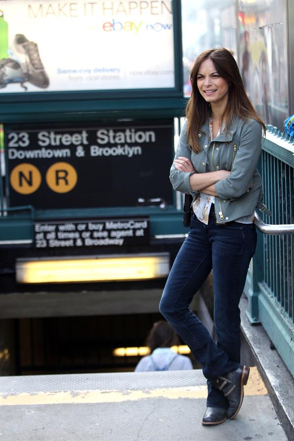 Kristin Kreuk Filming  Beauty & The Beast  in New York City - Sep. 16, 2013 