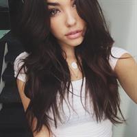 Madison Beer taking a selfie