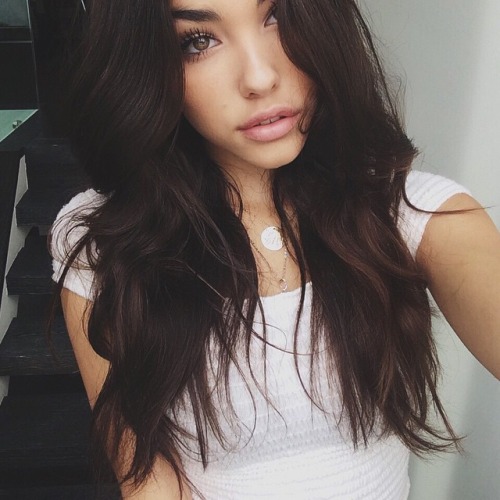 Madison Beer taking a selfie