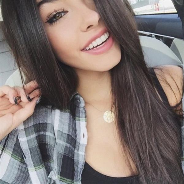 Madison Beer taking a selfie