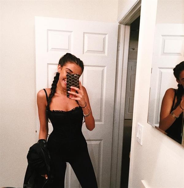 Madison Beer taking a selfie