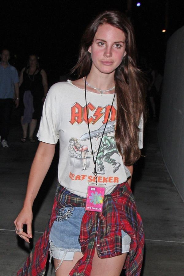 Lana Del Rey Goes to the Red Hot Chili Peppers Concert in LA (8-11-12)