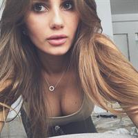 Paulina Mikolajczak taking a selfie