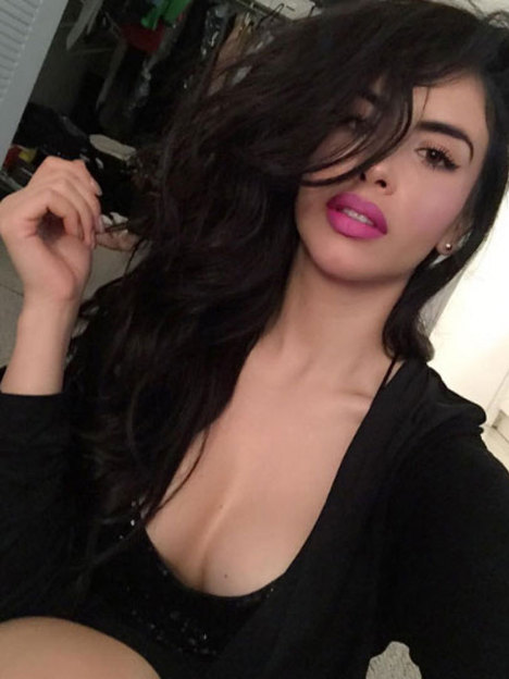 Jessica Cediel taking a selfie