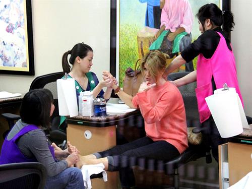 Lori Loughlin Pictures Lori Loughlin at a salon in Beverly Hills 1/28/13