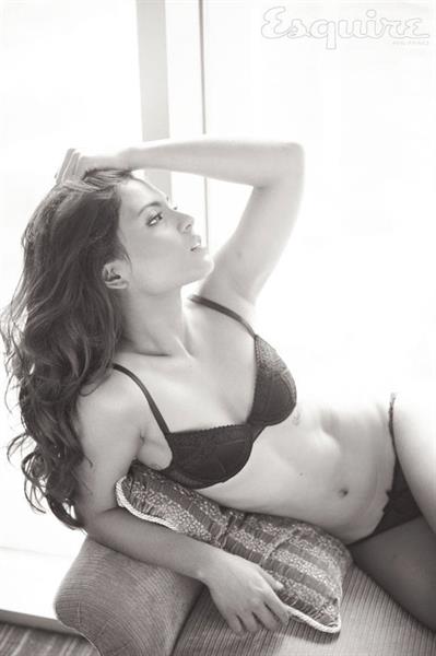 Lovi Poe in lingerie