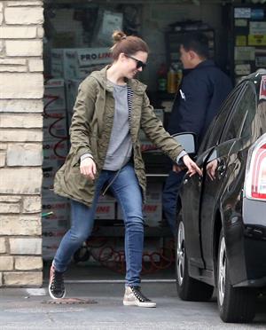 Mandy Moore - Stops at a star certified smog check station to pump up her tires in Los Feliz (02.02.2013) 