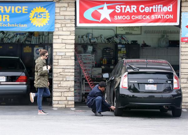 Mandy Moore - Stops at a star certified smog check station to pump up her tires in Los Feliz (02.02.2013) 