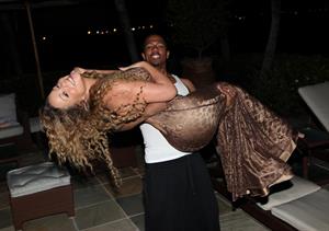 Mariah Carey Looks stunning as she relaxes in the water while on Easter vacation April 2, 2013