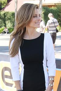 Maria Menounos – on  Extra  set 9/26/13  
