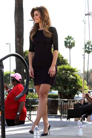 Maria Menounos – “Extra” set candids in LA 10/17/13  