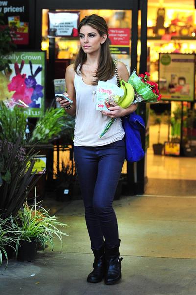 Maria Menounos Out shopping in Beverly Hills 09.10.12 