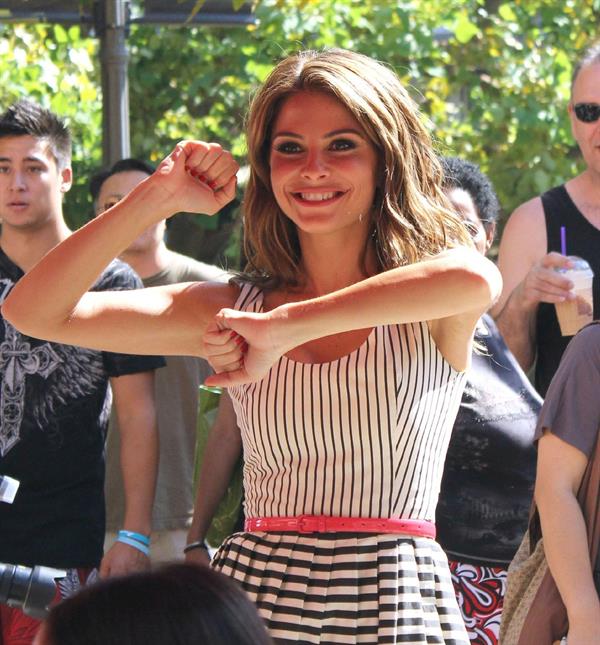 Maria Menounos - Crashes an interview & runs on stage on the show EXTRA LA on September 17, 2012