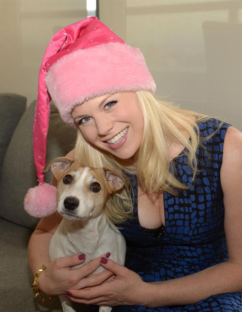 Megan Hilty Ready For Christmas Photoshoot in New York December 21, 2012