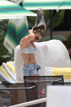 Michelle Heaton Filming a fitness show on Miami Beach, Florida (May 21, 2013) 