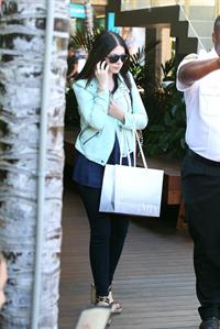 Michelle Trachtenberg - Shopping at intermix in Malibu - July 29, 2012