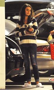 Mila Kunis - Caught with her mother and a shopping cart on a parking place in Los Angeles (04.02.2013) 