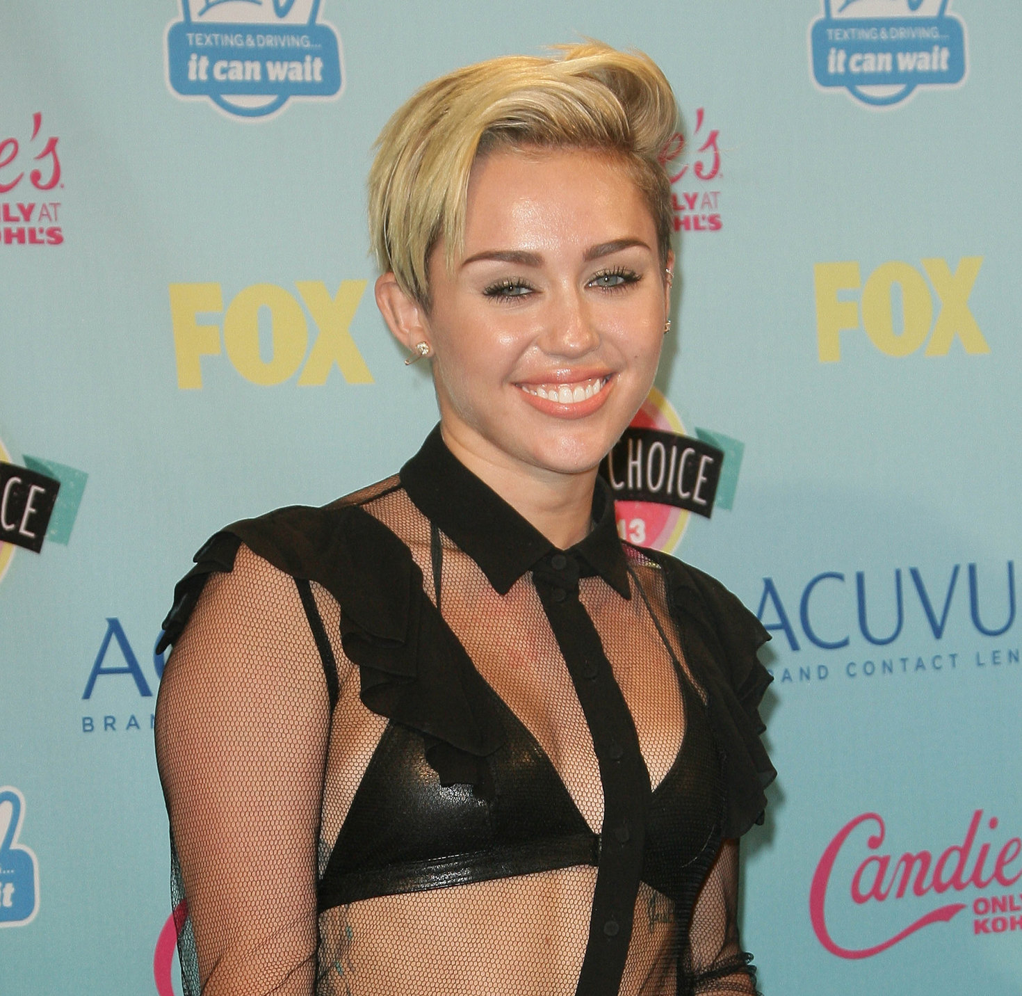 Miley cyrus cleavage teen choice awards