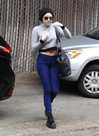 Miley Cyrus Arrives at an office building in Beverly Hills (November 15th, 2012) 