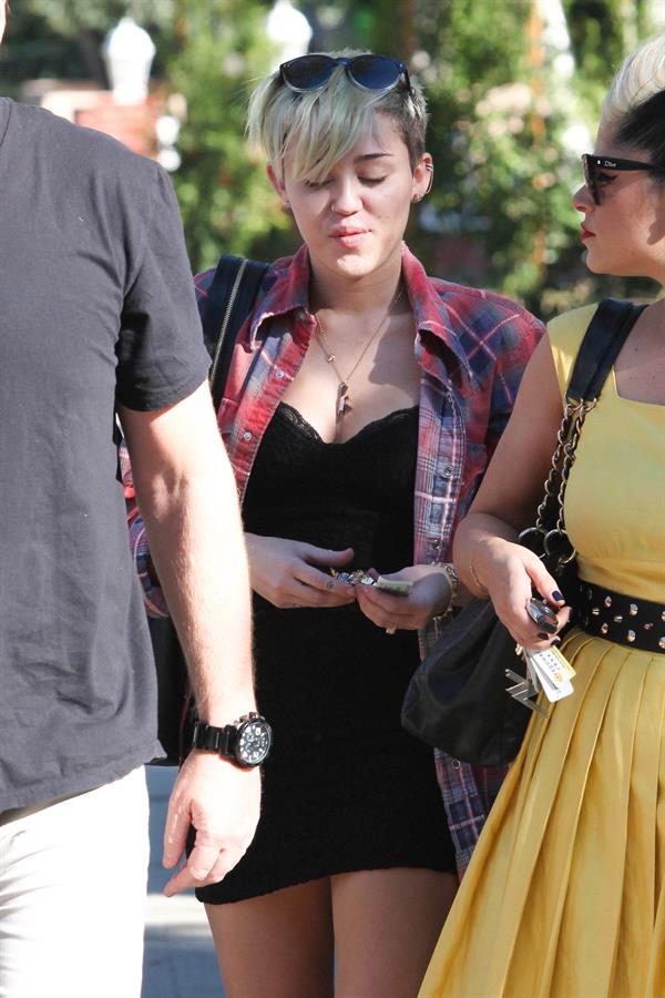 Miley Cyrus voting in LA 11/6/12