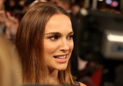 Natalie Portman  Thor: The Dark World  Premiere in Paris 10/23/2013 