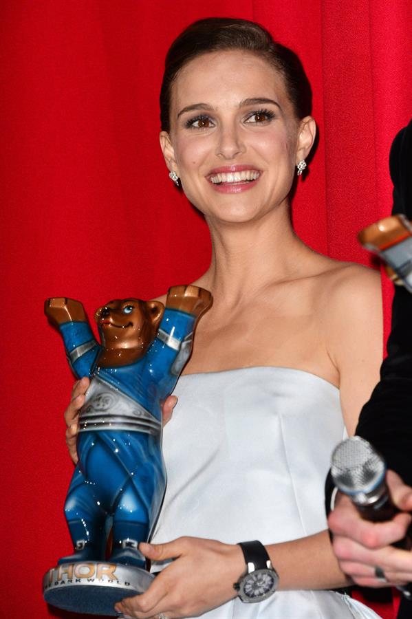 Natalie Portman  Thor: The Dark World  Premiere in Berlin 10/27/2013 