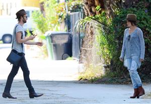 Nikki Reed spotted in ripped jeans in Venice (05.06.2013) 