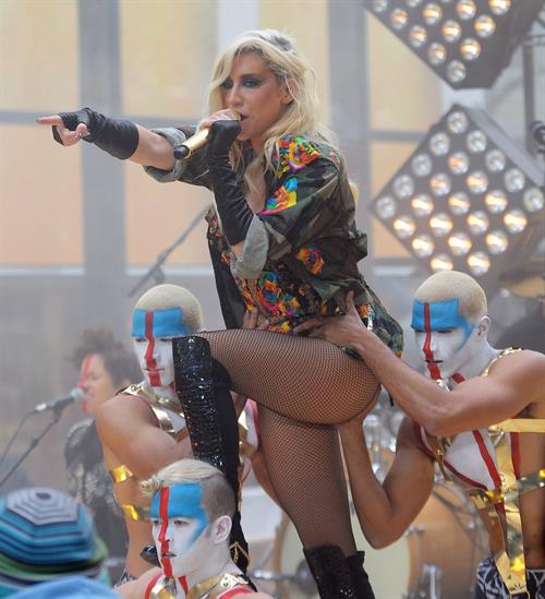 Kesha Pictures Kesha Performs on the Today Show in New York City (November 20, 2012)