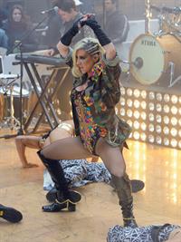 Kesha Performs on the Today Show in New York City (November 20, 2012) 
