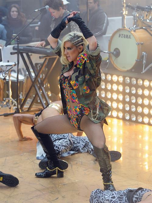 Kesha Performs on the Today Show in New York City (November 20, 2012) 