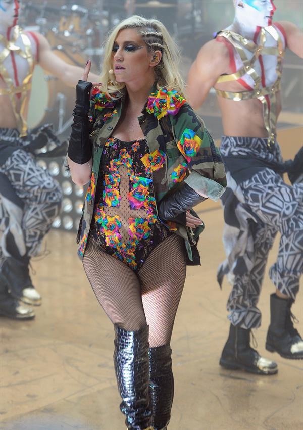 Kesha Performs on the Today Show in New York City (November 20, 2012) 