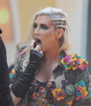 Kesha Performs on the Today Show in New York City (November 20, 2012) 