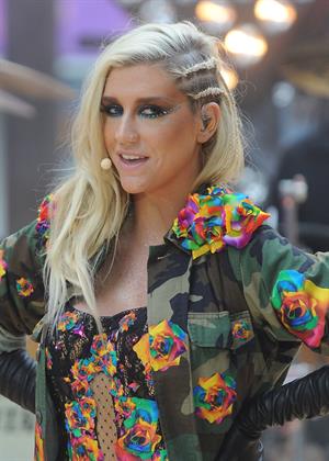 Kesha Performs on the Today Show in New York City (November 20, 2012) 