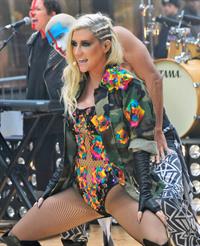Kesha Performs on the Today Show in New York City (November 20, 2012) 