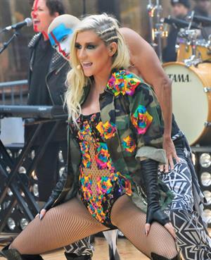 Kesha Performs on the Today Show in New York City (November 20, 2012) 