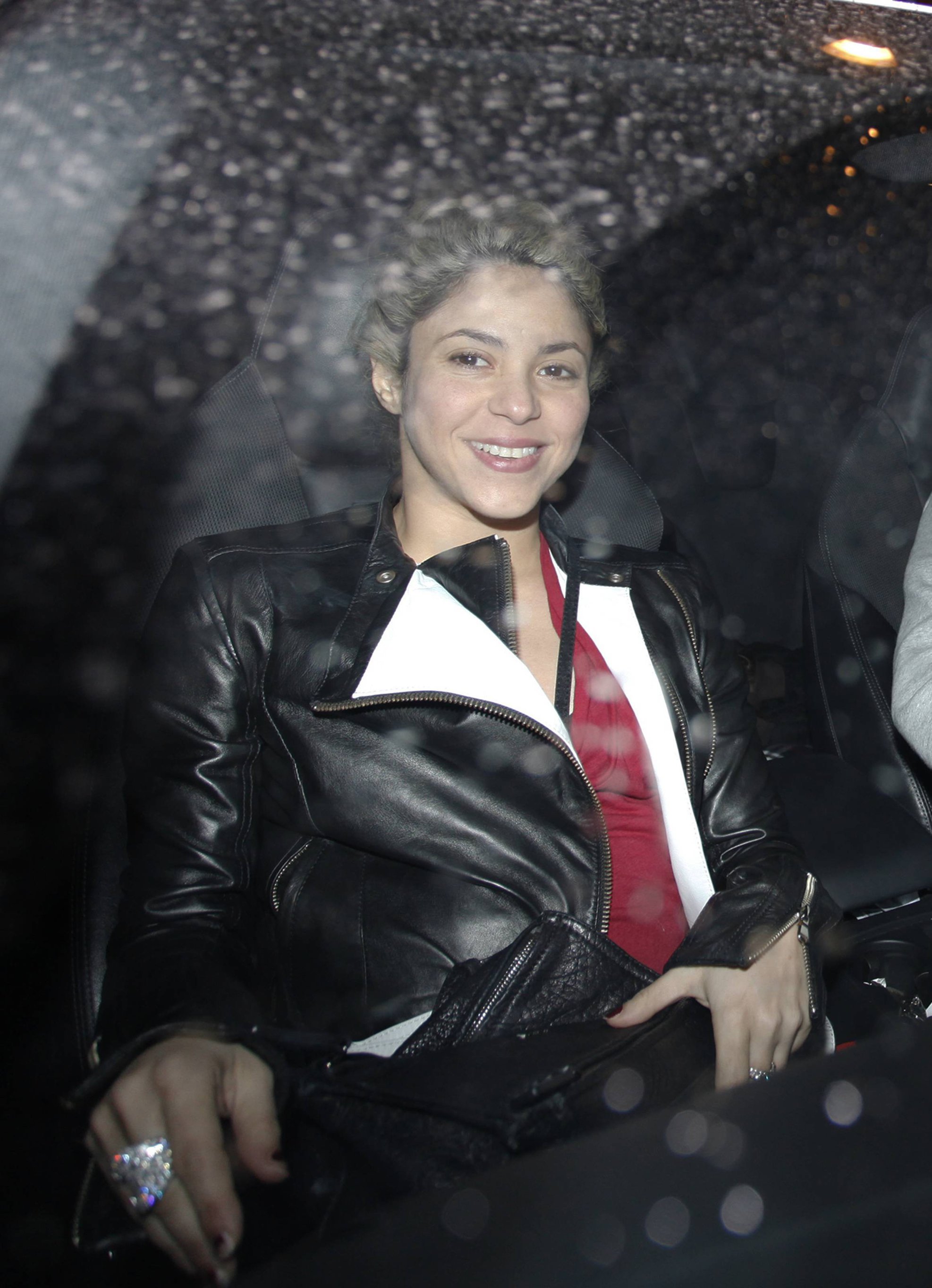 Shakira Leaving a their future home with fiance Gerard Pique in Barcelona, Spain (November 14, 2012) 