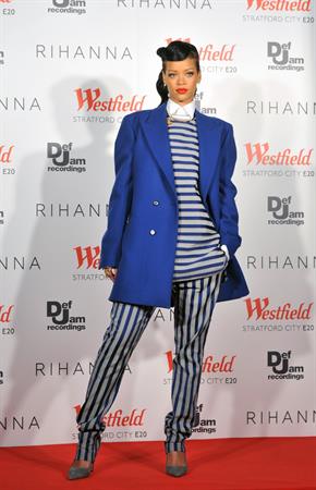 Rihanna Westfield Stratford Lights London Switch On (November 19, 2012) 