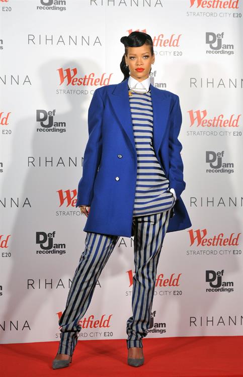 Rihanna Westfield Stratford Lights London Switch On (November 19, 2012) 