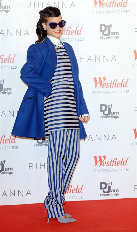 Rihanna Westfield Stratford Lights London Switch On (November 19, 2012) 