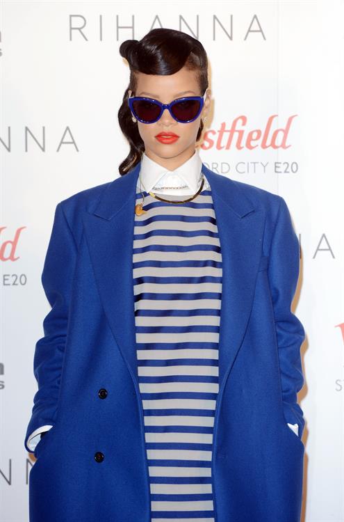 Rihanna Westfield Stratford Lights London Switch On (November 19, 2012) 
