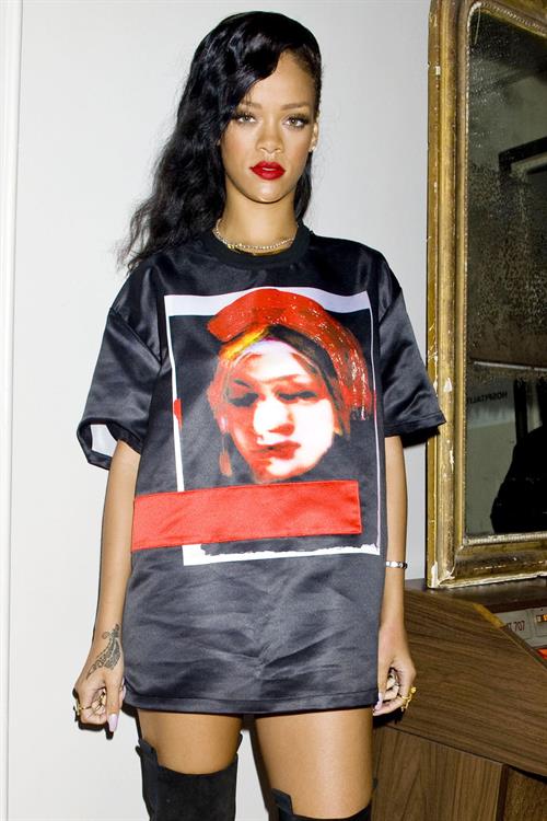 Rihanna backstage/performing during 777 Tour in Paris 11/17/12 