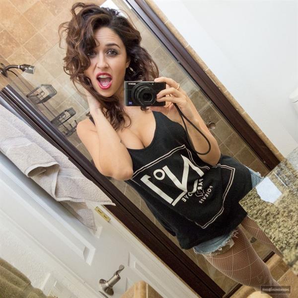 Tianna Gregory taking a selfie