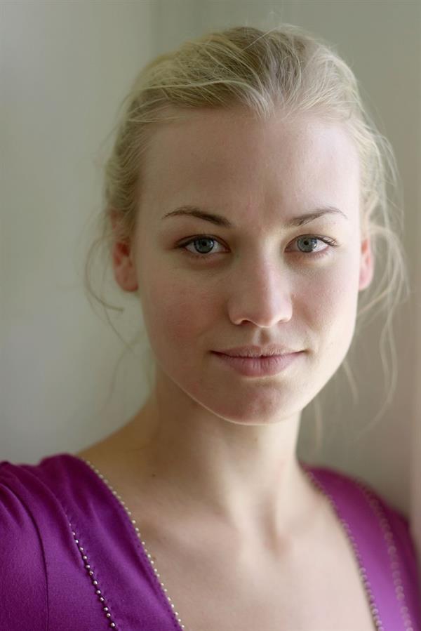 Yvonne Strahovski